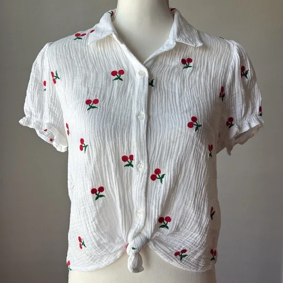 Mom Ami | Cherry Embroidered White Button-Up Blouse - Picture 7 of 9